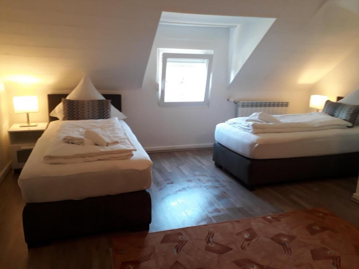 Ferienwohnungen Haus Scheidter 42 Саарбрюкен Екстериор снимка