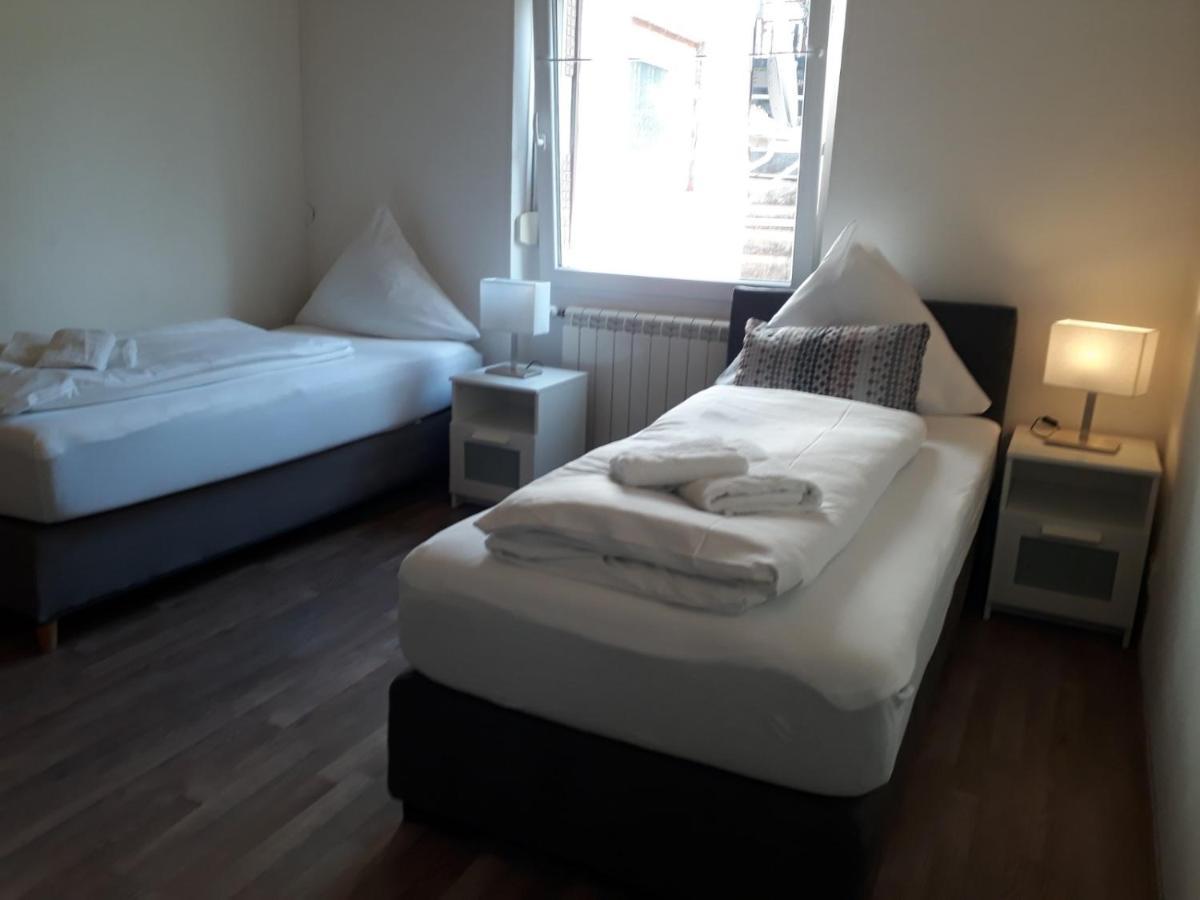 Ferienwohnungen Haus Scheidter 42 Саарбрюкен Екстериор снимка